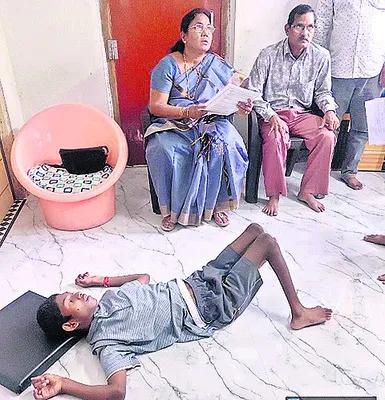 వంద శాతం వైకల్యం ఉంటే రూ.15 వేలు పింఛను 