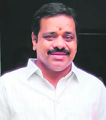 రోడ్డు ప్రమాదంలో చిన్నా మృతి