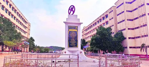జీతాలు మహాప్రభో..! 