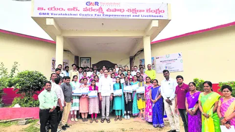 శిక్షణ కేంద్రాలతో యువతకు ఉపాధి