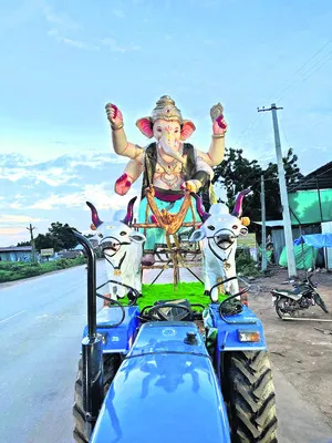 వస్తున్నా.. వచ్చేస్తున్నా..