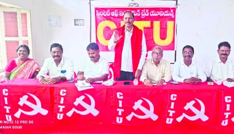 కార్మిక వ్యతిరేక చట్టాలను తిప్పికొట్టాలి