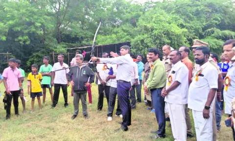 చదువుతోపాటు క్రీడల్లోనూ రాణించాలి