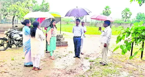 వైద్యులు అందుబాటులో ఉండాలి