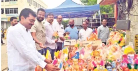మార్కెట్‌లో సందడి 