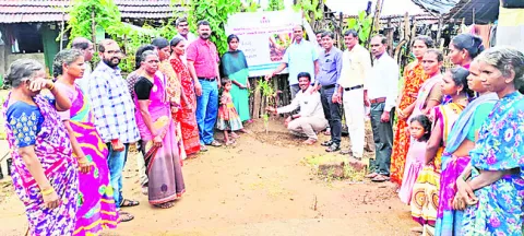 ప్రతి ఒక్కరూ మొక్కలు నాటాలి