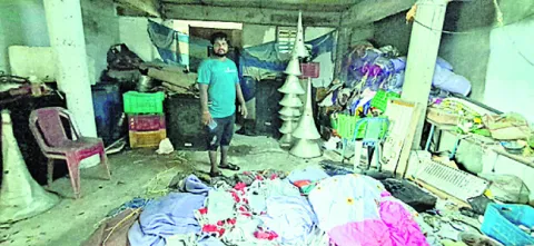 సౌండ్‌ సిస్టం పరికరాలు చోరీ 