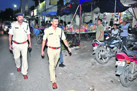 నగరంలో ఫుట్‌ పెట్రోలింగ్‌ 
