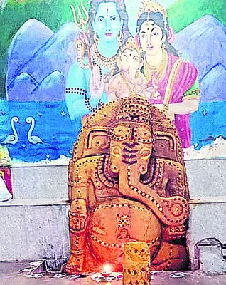 ఉత్సవాలకు స్వయంభూ వినాయకుడు సిద్ధం