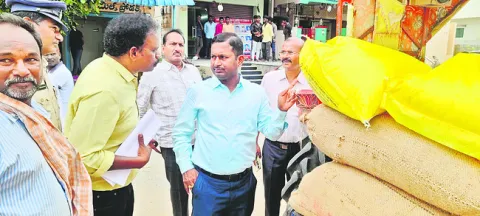 అధిక ధరలపై కన్నెర్రజేసీ 
