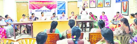 అంగన్‌వాడీ సమస్యలు పరిష్కరించాలి