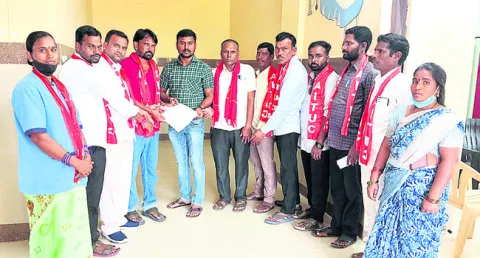 సమస్యలు పరిష్కరించకుంటే నిరవధిక సమ్మె
