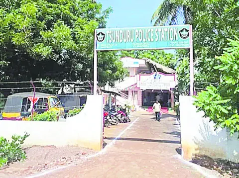 నేను రాను బాస్‌ చుండూరు స్టేషన్‌కు.. 