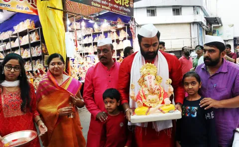 Punekars Welcome Ganpati Bappa with Devotion