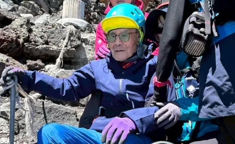 102 year old japanese man becomes oldest person to climb mount fuji