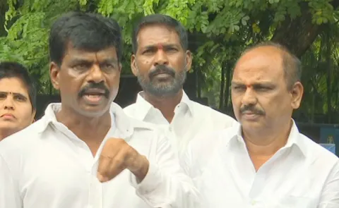 Gorantla Madhav Meets Mithun Reddy In Rajahmundry Central Jail