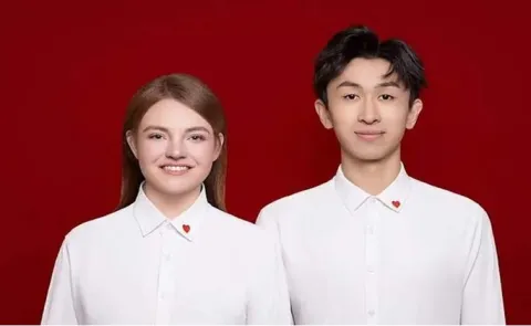 Food delivery man says I love you to American customer Goes Viral