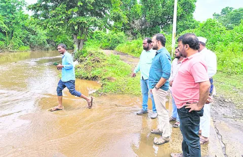 వరదలు తగ్గే వరకు               అప్రమత్తంగా ఉండాలి
