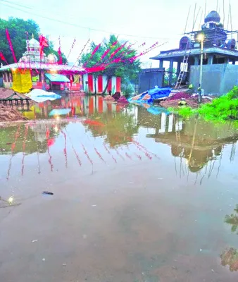 హంగర్గను చుట్టుముట్టిన ఎస్సారెస్పీ బ్యాక్‌ వాటర్‌  