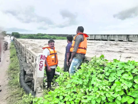 పెద్దవాగు ఉగ్రరూపం 