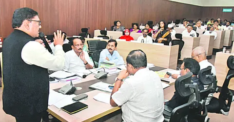 తమ్ముళ్ల లూటీపై కౌన్సిల్‌లో గరం గరం