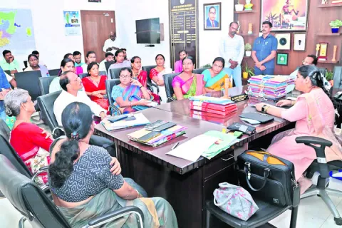 ట్రాన్స్‌జెండర్లు ఆత్మగౌరవంతో జీవించాలి