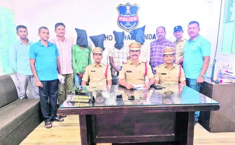 సెల్‌ఫోన్‌ దొంగల అరెస్టు