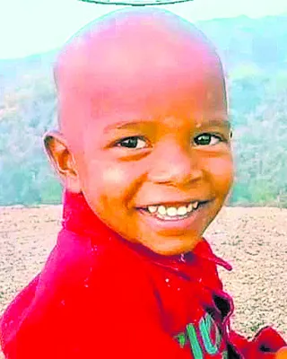 నీటి గుంతలో పడి బాలుడు మృతి