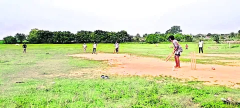పేరుకే క్రీడా ప్రాంగణాలు