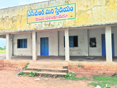  A mini stadium in Achampeta without a single coach