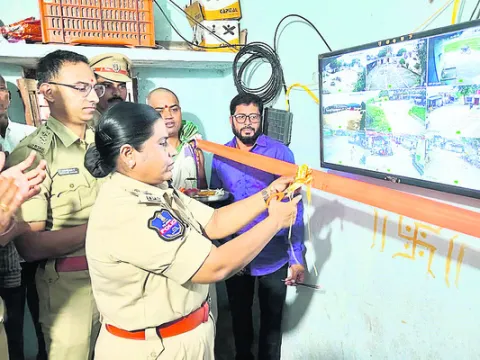 సీసీ కెమెరాలతో నేరాల నియంత్రణ