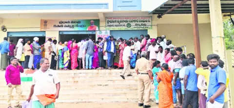 Farmers queue at district PACS for UREA