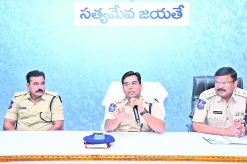 పండుగలు శాంతియుతంగా జరుపుకోవాలి 