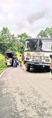 ఆర్టీసీ బస్సు, జీపు ఢీ– ఇద్దరికి స్వల్ప గాయాలు
