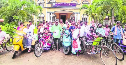 పింఛన్లు తొలగించి పొట్ట కొట్టొద్దు