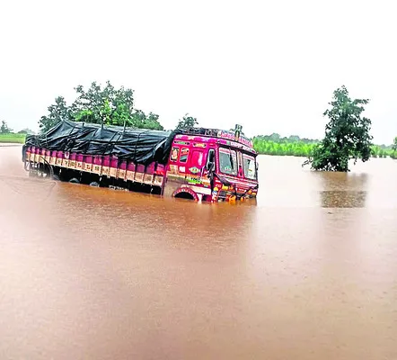  Lorry stuck in floodwaters