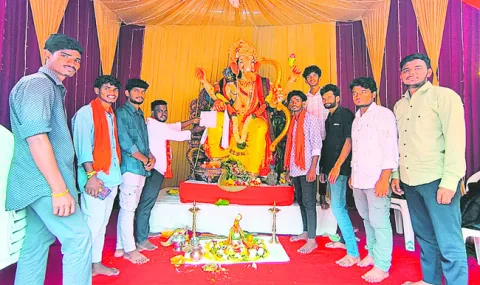 గణనాథుడి సన్నిధిలో యాదాద్రి కలెక్టర్‌