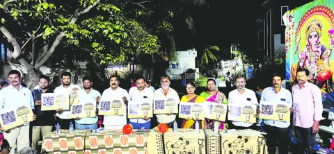 మోసం చేయడంలో చంద్రబాబు దిట్ట 