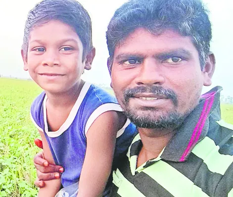 రైలు ప్రమాదంలో తండ్రీకొడుకులు మృతి  