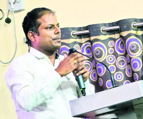 తీరప్రాంతాల ప్రజలు అప్రమత్తంగా ఉండాలి