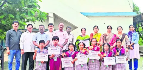 రాష్ట్రస్థాయి యోగా పోటీలకు ఇల్లంద విద్యార్థులు