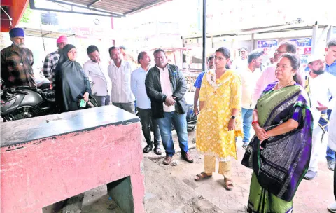 ‘కాశిబుగ్గ సర్కిల్‌’లో మహిళా మార్ట్‌