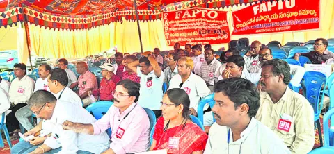 ఉపాధ్యాయుల సమస్యలు పరిష్కరించాలి 