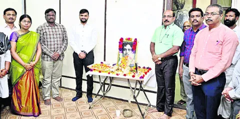 కళామతల్లి ముద్దుబిడ్డ బళ్లారి రాఘవ 
