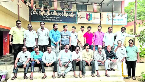 ●స్నేహ హస్తం.. స్ఫూర్తి మంత్రం 