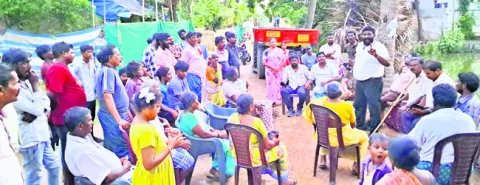ముదురుతున్న రోడ్డు ఏర్పాటు వివాదం 