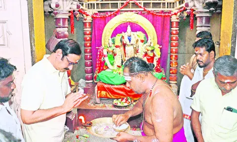 మురుగన్‌ సేవలో అన్బుమణి రామదాస్‌