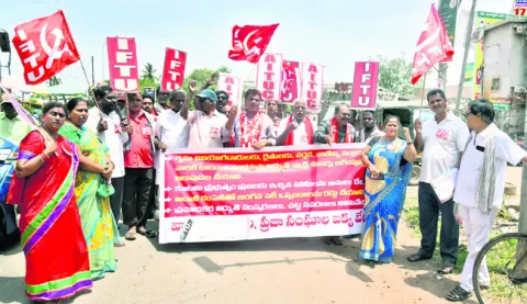 విద్యుత్‌ స్మార్ట్‌ మీటర్ల బిగింపును ఆపాలి 
