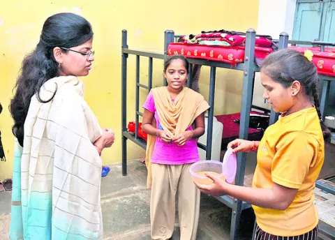 విద్యార్థులకు నాణ్యమైన భోజనం అందించాలి