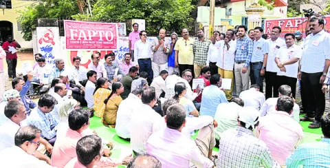 ప్రభుత్వానికి బుద్ధి చెబుతాం